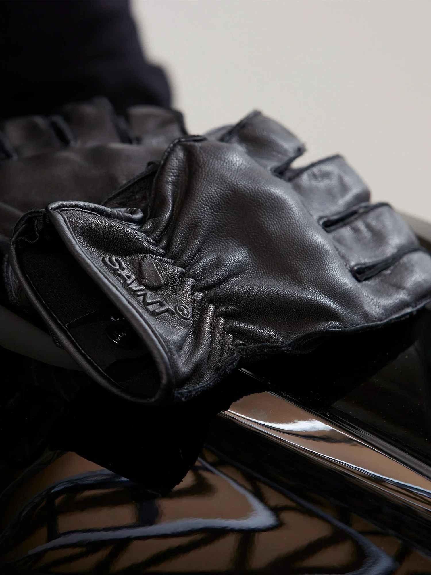 🎁 SA1NT Inside Out Gloves | Black - Image 5